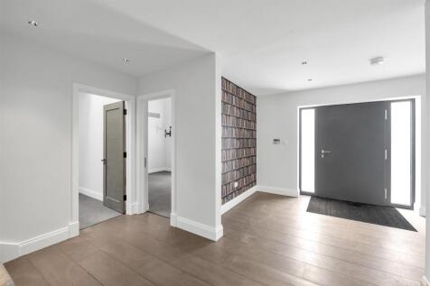Burston-Drive-03.jpg