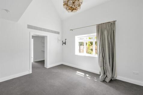 Burston-Drive-04.jpg