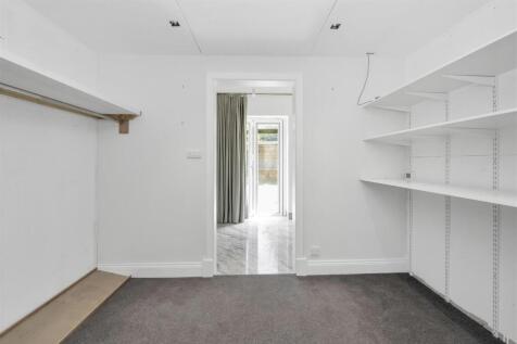 Burston-Drive-06.jpg