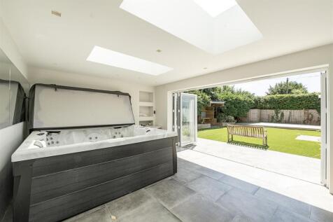 Burston-Drive-17.jpg