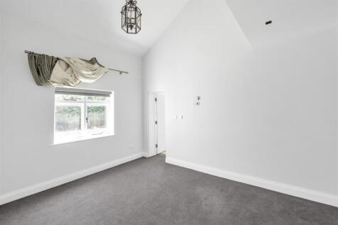 Burston-Drive-21.jpg