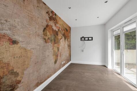 Burston-Drive-23.jpg