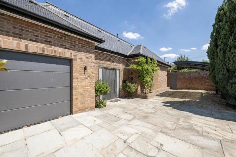 Burston-Drive-34.jpg