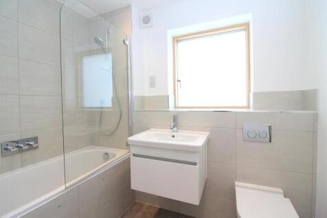 002 Billingham House - Bathoom.JPG