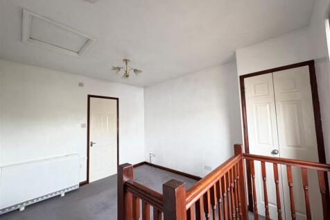 Bedroom 1.jpg