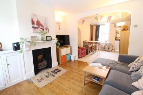 020 Bernard Street (24).JPG