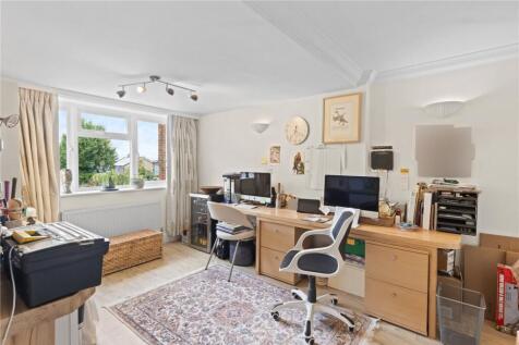 Reception/Bedroom 5