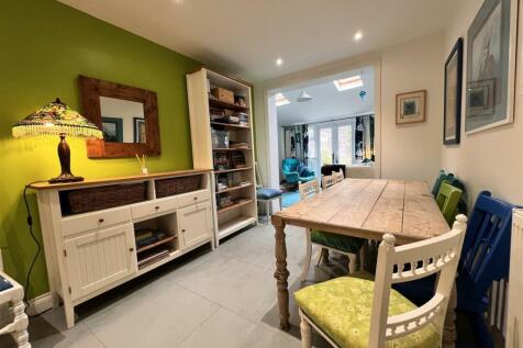 Dining Area:
