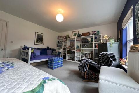 Bedroom 2: