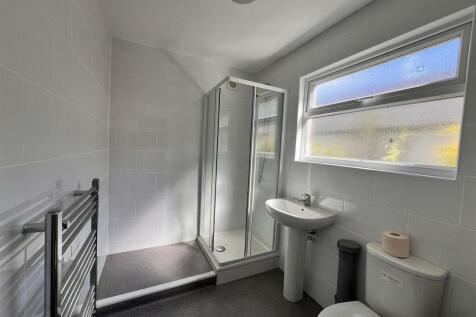 Shower Room: