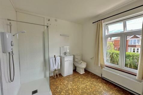 Shower Room: