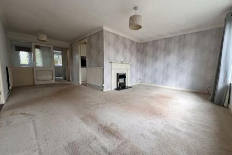 Lounge/Dining Room: