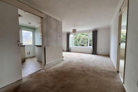 Lounge/Dining Room: