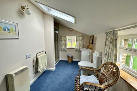 En-Suite Shower Room: