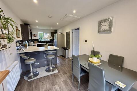 Kitchen dining room: