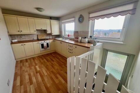 Kitchen/Breakfast Room: