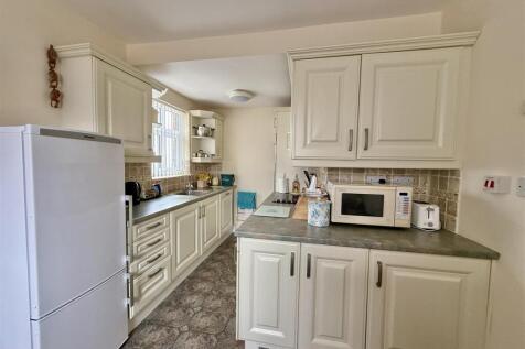 Kitchen/Dining Room: