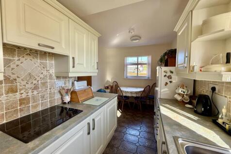 Kitchen/Dining Room:
