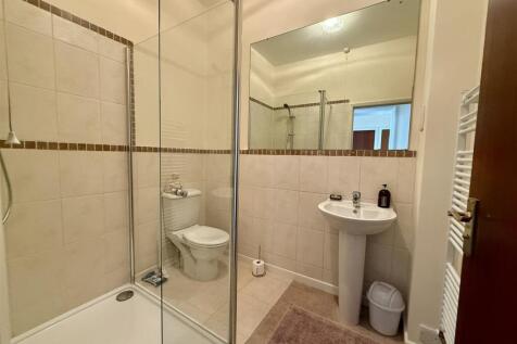 Shower Room: