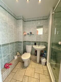 En-Suite Shower Room: