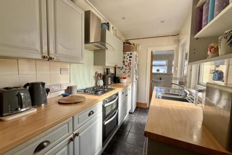 Galley Kitchen: