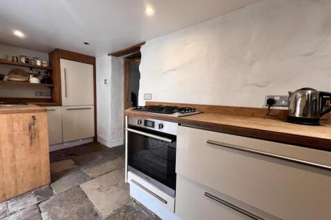 Kitchen: