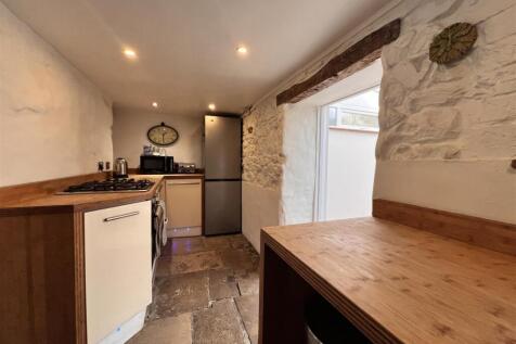 Kitchen: