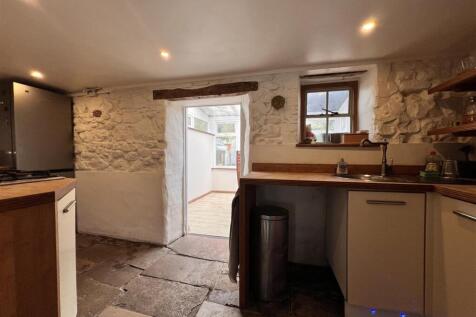Kitchen: