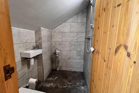 En-suite Shower Room: