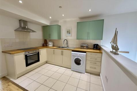 Kitchen/Dining Room: