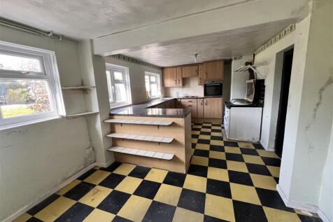 Kitchen/Breakfast Room: