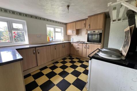 Kitchen/Breakfast Room: