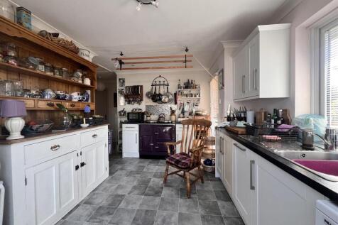 Kitchen: