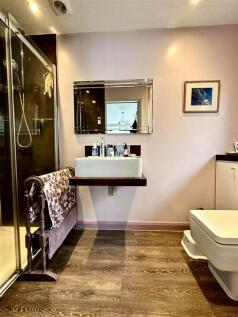 En-Suite Shower Room: