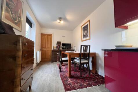 Kitchen/Dining Room: