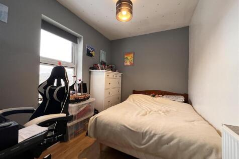 Bedroom 2: