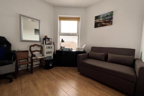 Bedroom 3: