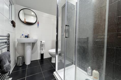 Shower Room:
