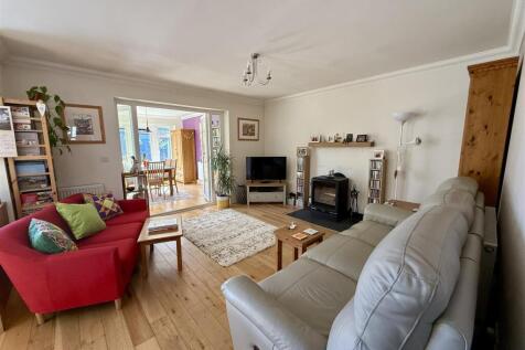 Sitting Area:
