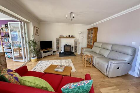 Sitting Area: