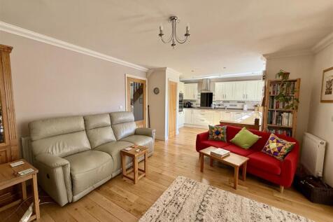 Sitting Area: