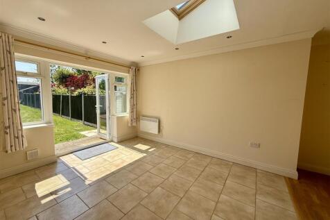 Dining Area: