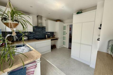 Kitchen: