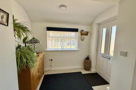 Entrance Hallway: