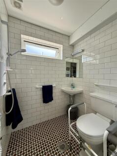 En-Suite Wet Room: