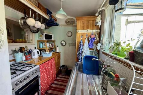Kitchen: