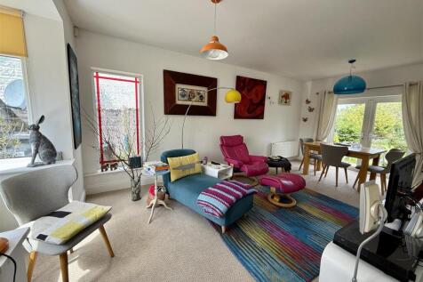 Living/Dining Room:
