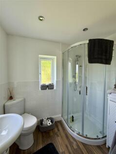 En-Suite Shower Room: