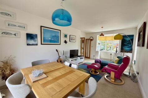 Living/Dining Room: