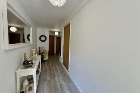 Entrance Hallway: